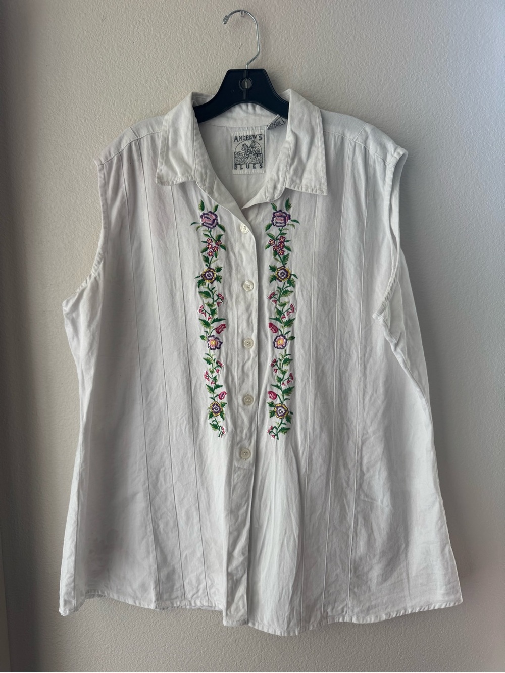 Vintage Plus White Button-Down Top with Floral Embroidery 3X Cottagecore